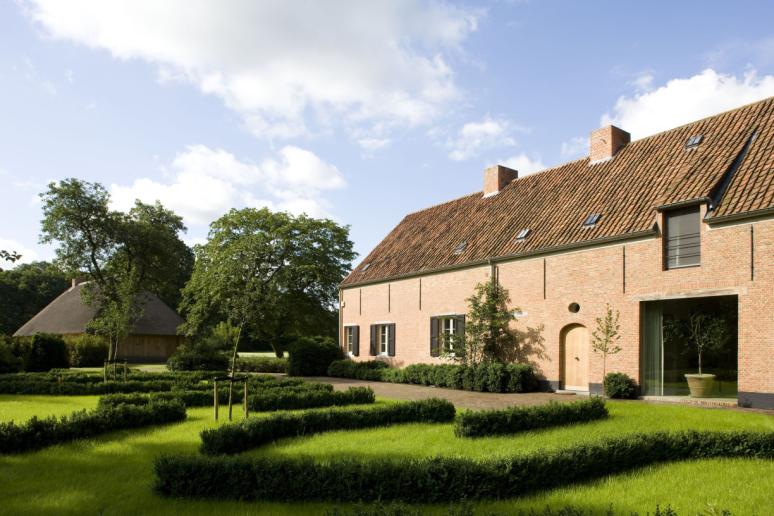 Hedendaags landhuis aan kasteeldomein